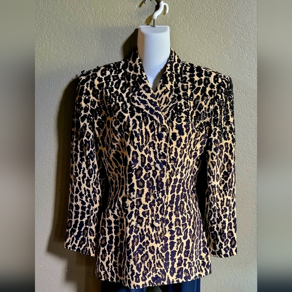 Size 2 Vintage Designer Leopard double-breasted, lined silk sequenced jacket. - Picture 2 of 5